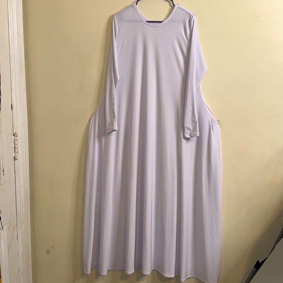 White over garment - Picture 3 of 9